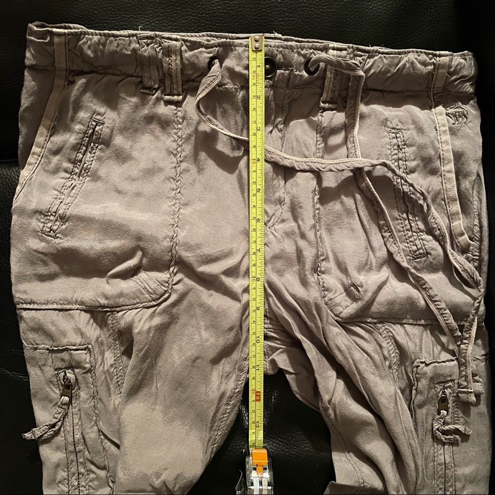 Abercrombie & Fitch Gray Crop Capri Cargo Pants - Picture 15 of 16